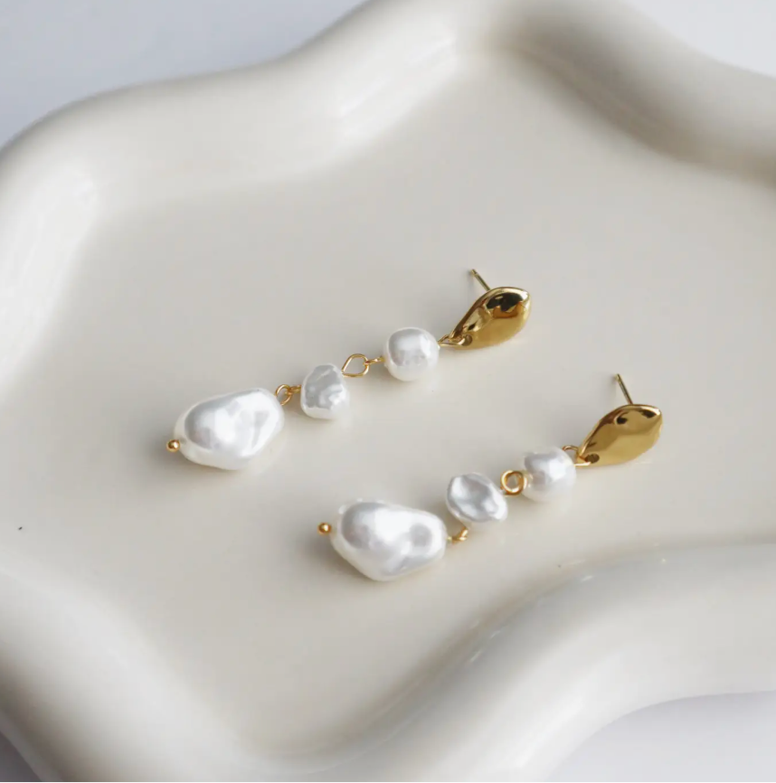 Luna Pearl Earrings
