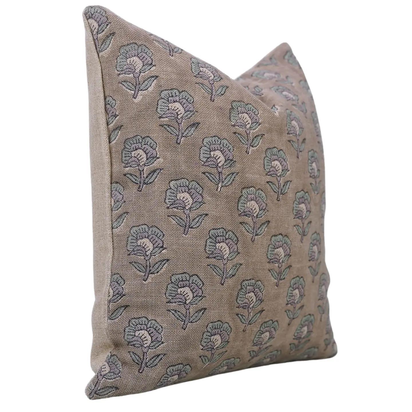 Ashleaf Pillow - 20"