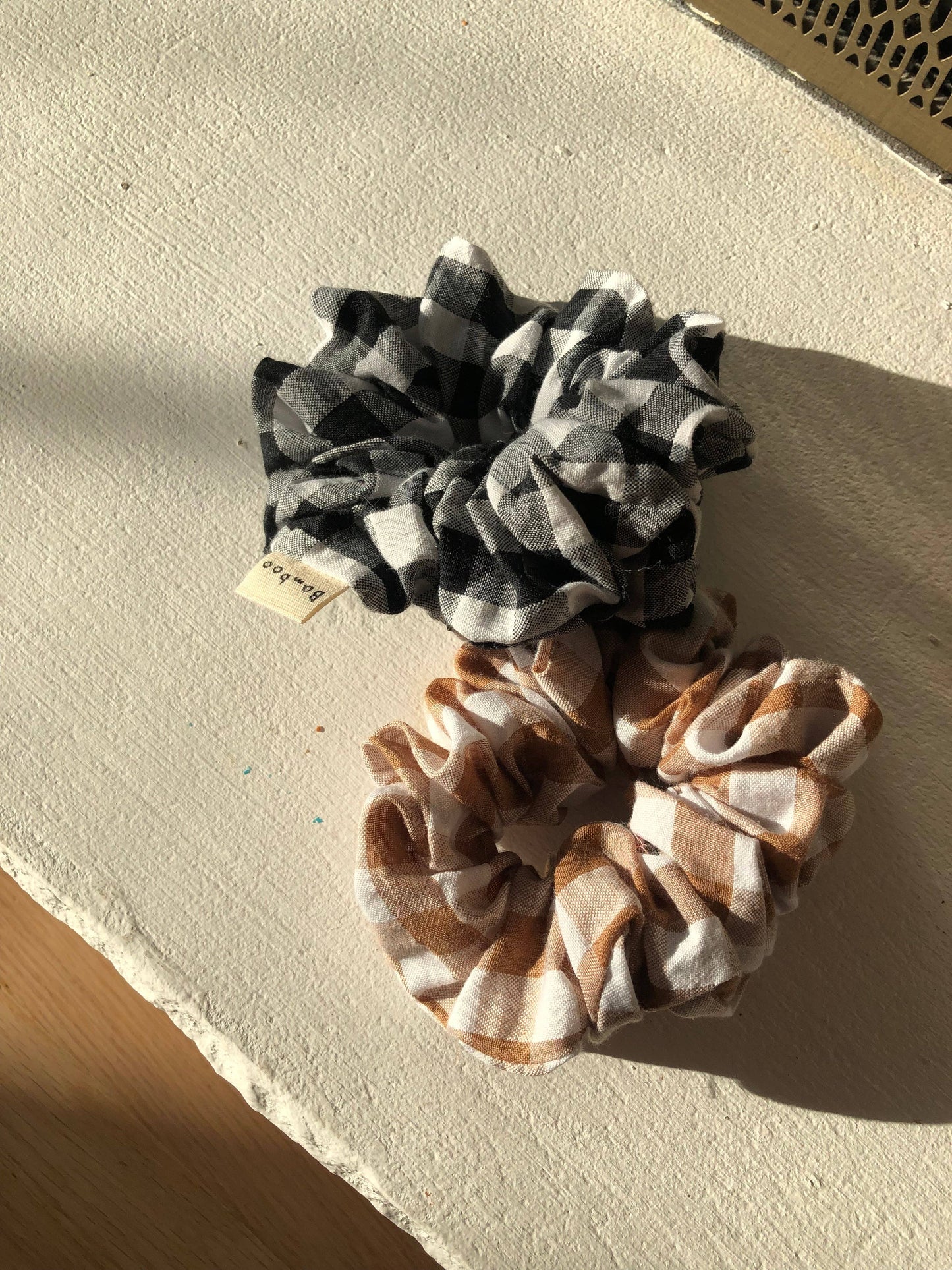 GINGHAM SCRUNCHIES - neutral