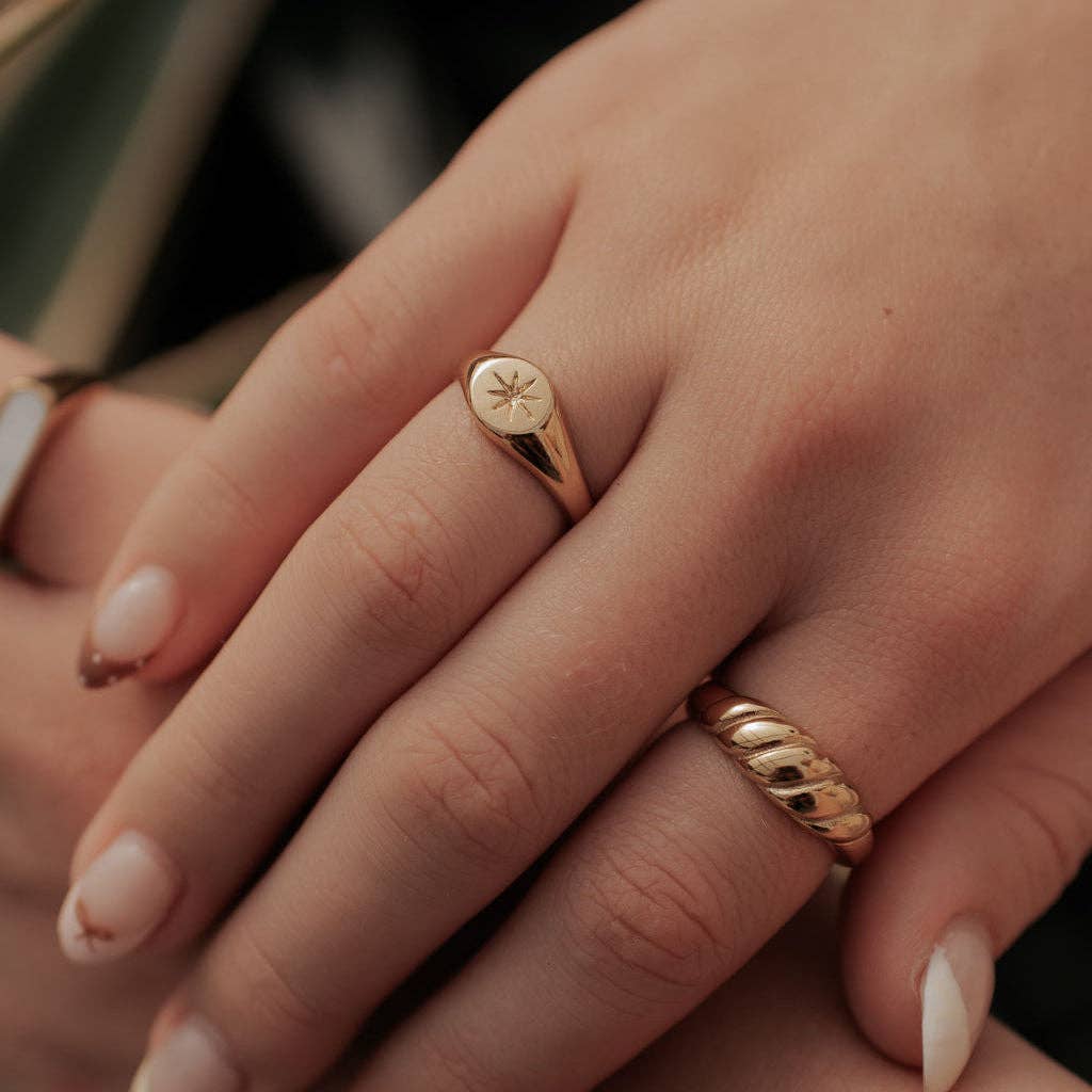 Wren Twist Ring