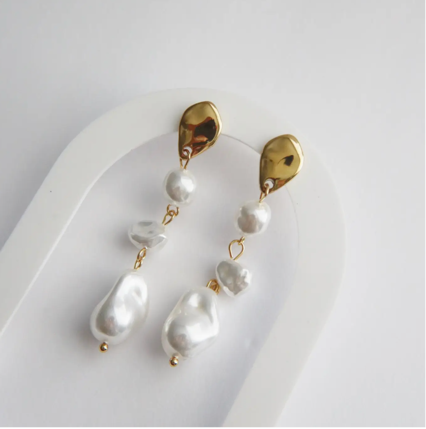 Luna Pearl Earrings