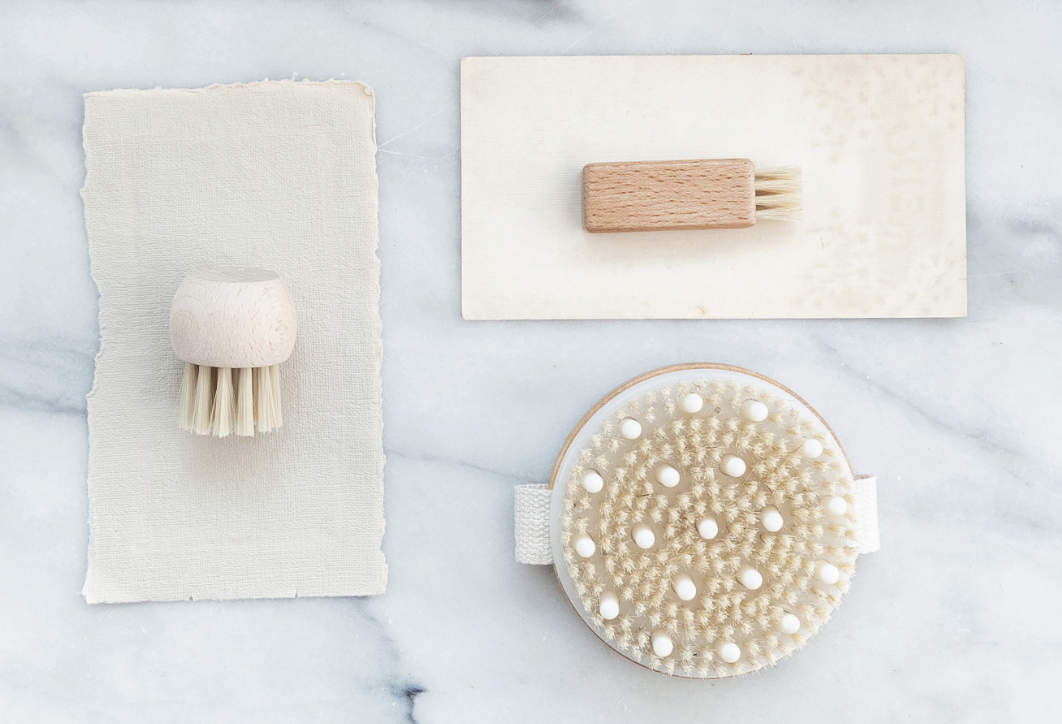 Round Body Brush with Band