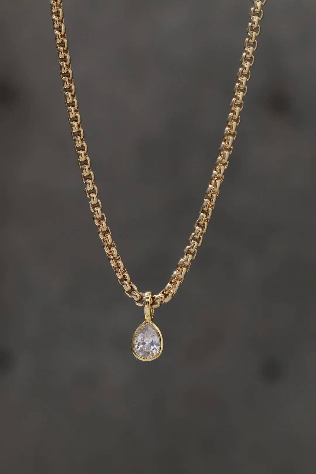 SLOANE NECKLACE