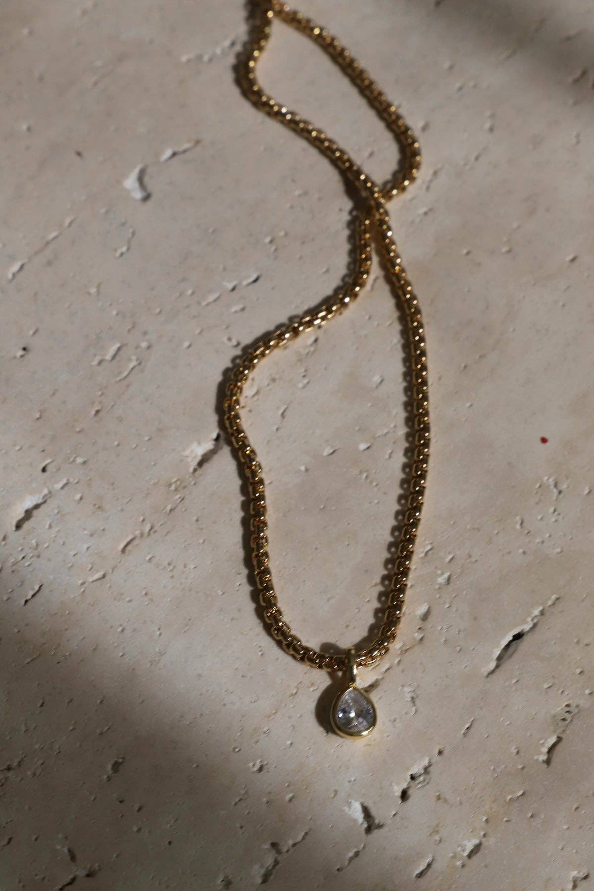 SLOANE NECKLACE
