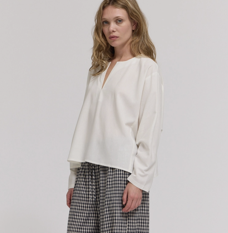 Ryan Linen V-Neck