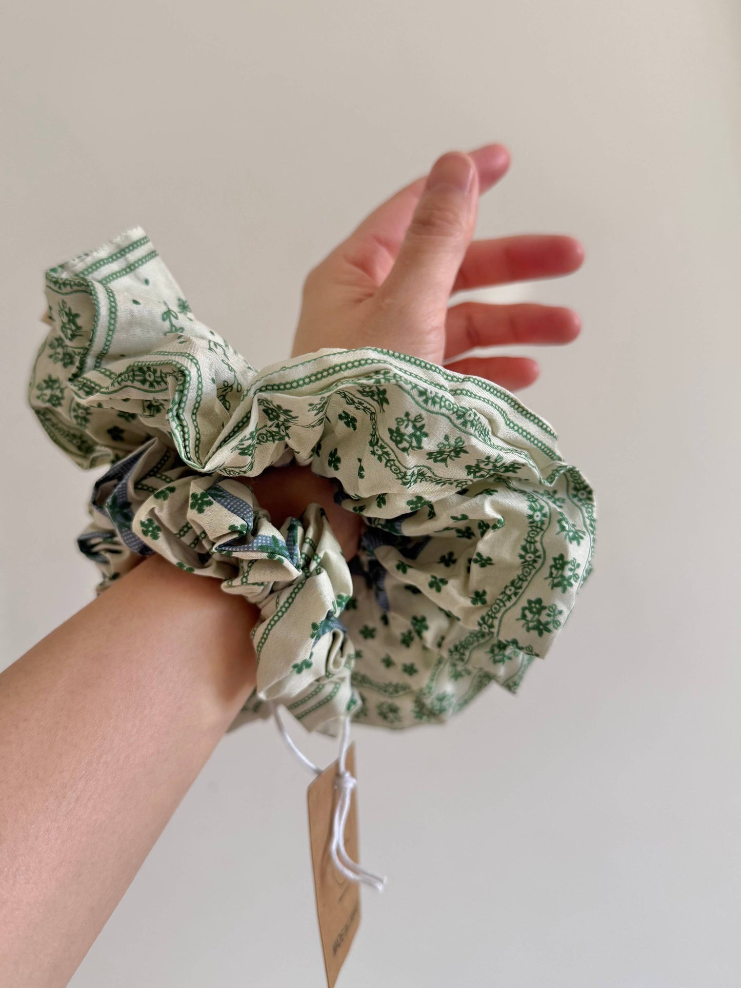 COTSWOLD FLORAL SCRUNCHIE