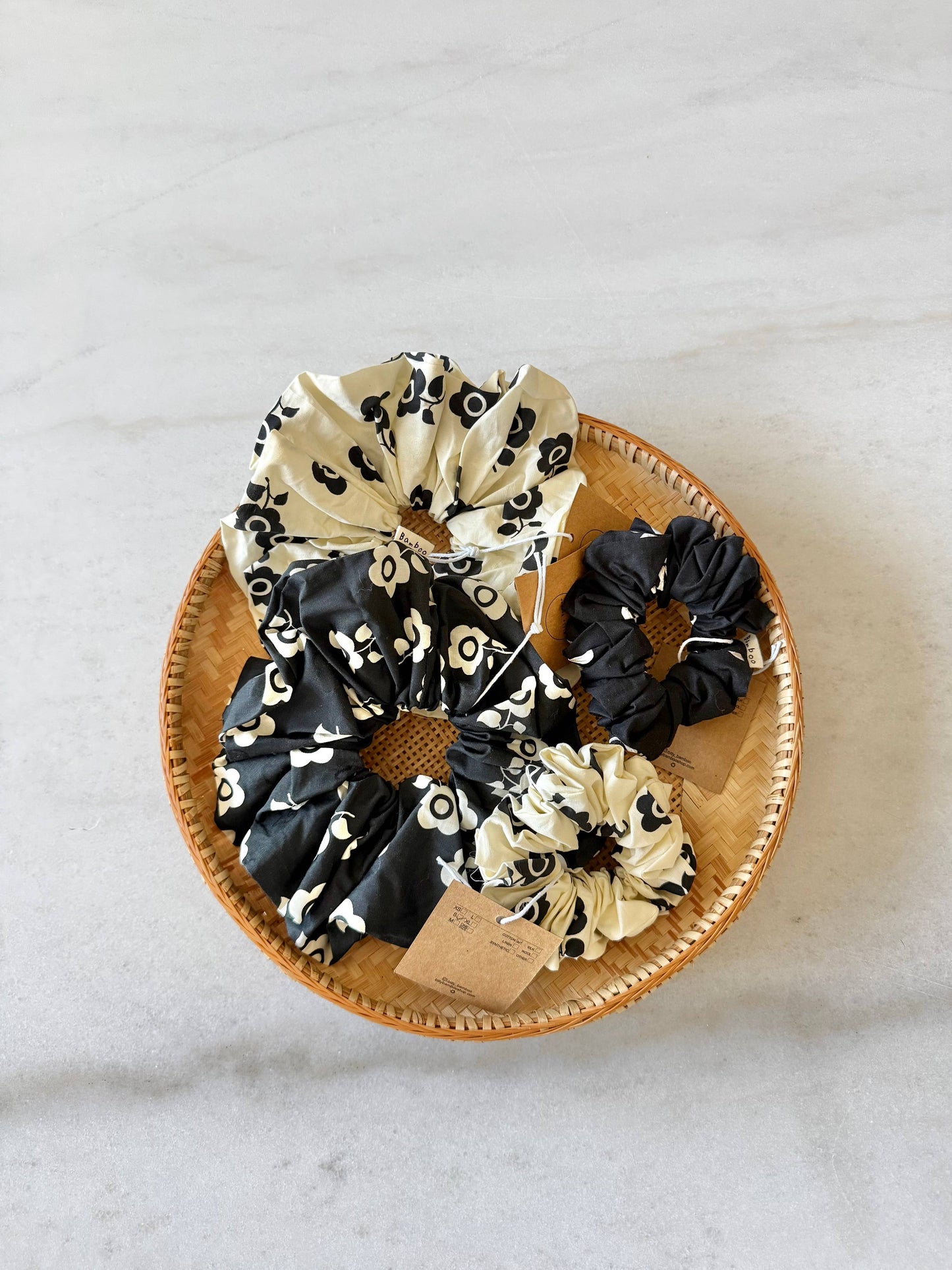 RETRO BLOOM SCRUNCHIE